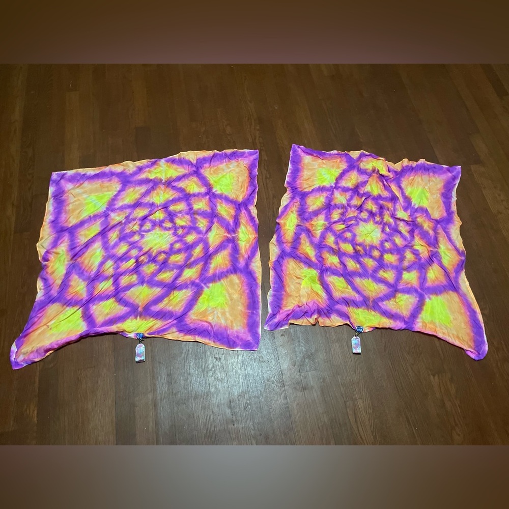 Uv reactive Weighed silk spin flags